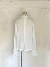 Cargar imagen en el visor de la galería, Crew Neck High Count Twist Yarn Sheer Waffle Shirring Lace Frill P/O