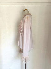 Cargar imagen en el visor de la galería, Crew Neck High Count Twist Yarn Sheer Waffle Shirring Lace Frill P/O