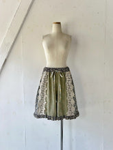 Cargar imagen en el visor de la galería, Flower Print Mix Patchwork Waist Elastic Drowstring Garment Dye Half Length PT #1513460