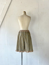 Cargar imagen en el visor de la galería, Flower Print Mix Patchwork Waist Elastic Drowstring Garment Dye Half Length PT #1513460