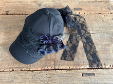 Cargar imagen en el visor de la galería, Cotton Twill Cap With Flower Motif & Lace Back Ribbon #1515934