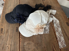 Cargar imagen en el visor de la galería, Cotton Twill Cap With Flower Motif & Lace Back Ribbon #1515934