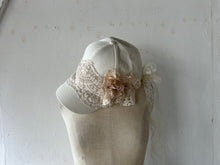 Cargar imagen en el visor de la galería, Cotton Twill Cap With Flower Motif & Lace Back Ribbon #1515934