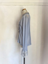 Cargar imagen en el visor de la galería, Crew Neck High Count Twist Yarn  Sheer Waffle Shirring Lace Frill P/O
