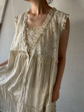 将图片加载到图库查看器，Sheer Tulle Yolk Gather Tiered Front Button Gilet Dress #7523545
